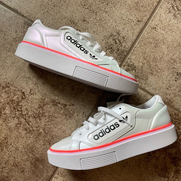 🌟 NEW ADIDAS SLEEK SUPER WOMEN SIZE 8, BUT FIT LIKE A SIZE 9 🌟 - Picture 4 of 16